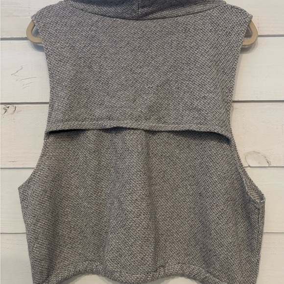 Te Verde cowl neck knit athletic vest Size Medium. Great condition! - Picture 13 of 15